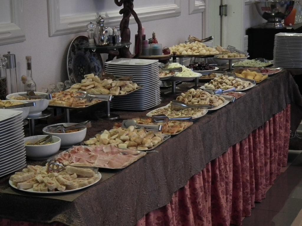 Hotel Montepizzo Lizzano In Belvedere Bagian luar foto