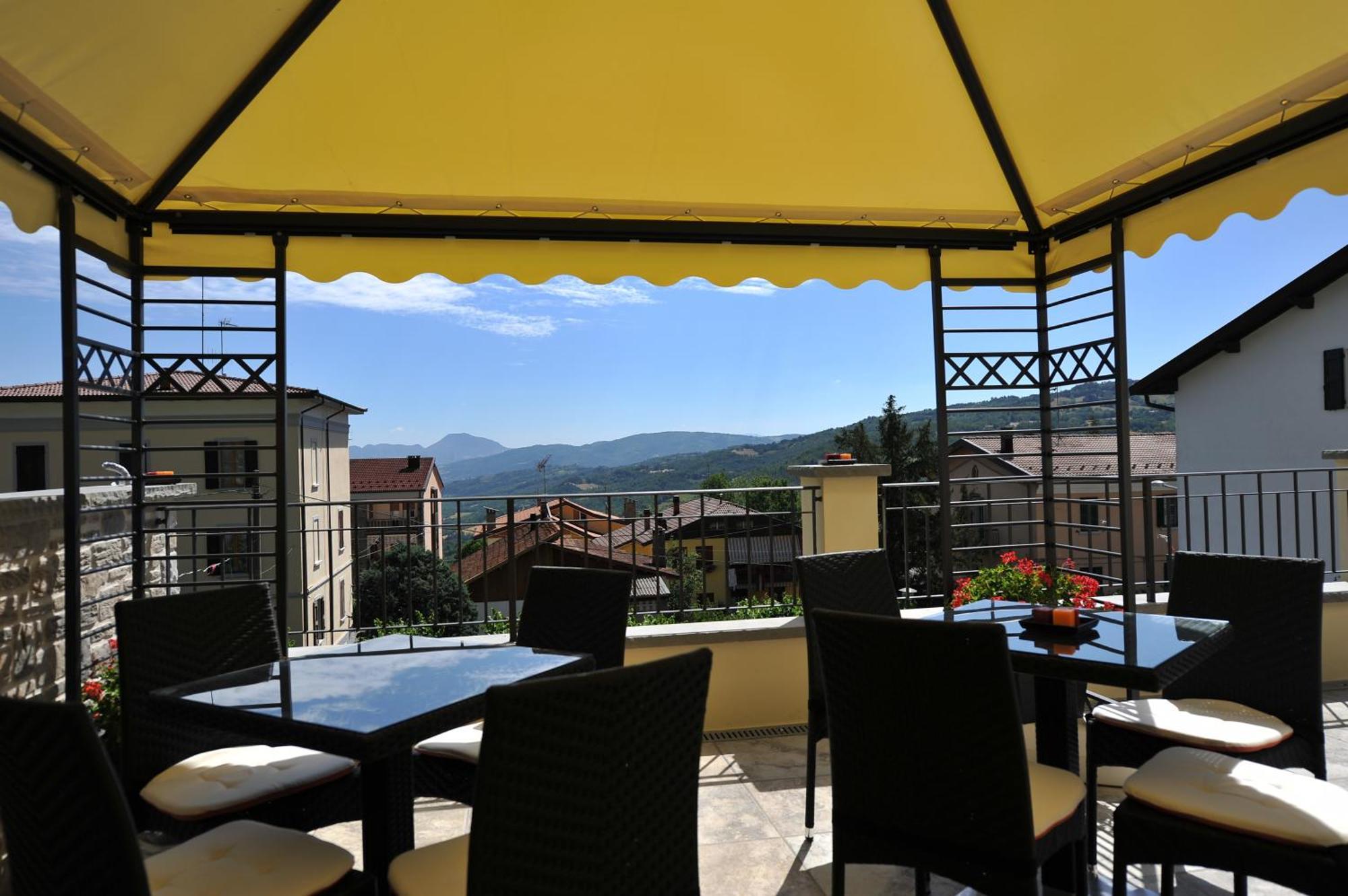 Hotel Montepizzo Lizzano In Belvedere Bagian luar foto