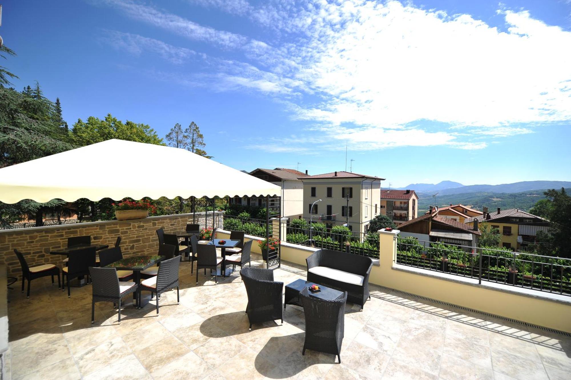 Hotel Montepizzo Lizzano In Belvedere Bagian luar foto