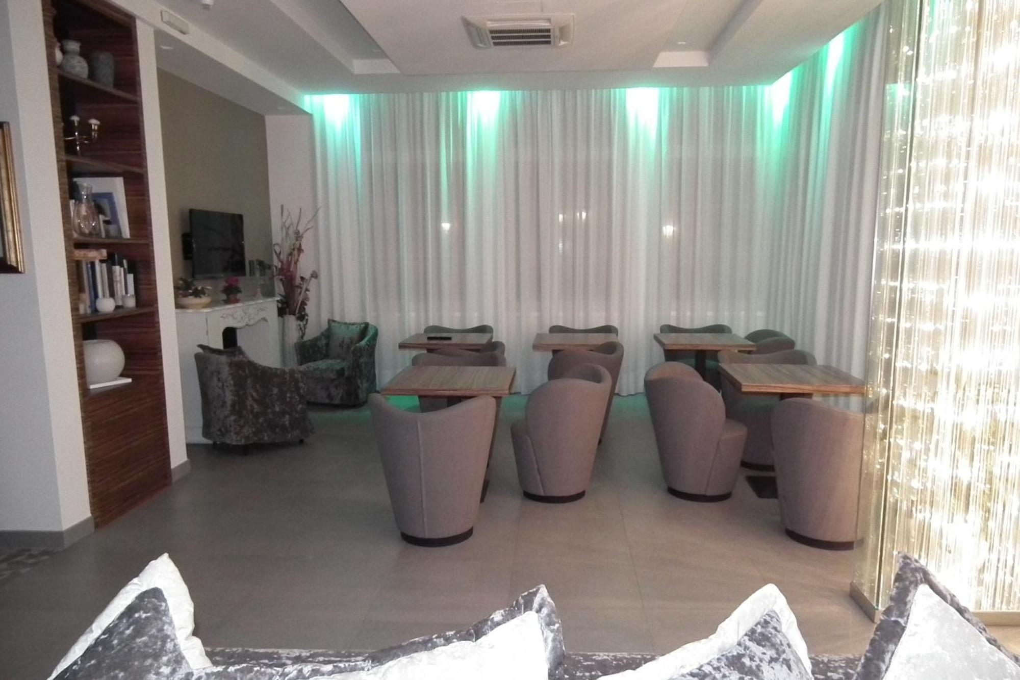 Hotel Montepizzo Lizzano In Belvedere Bagian luar foto
