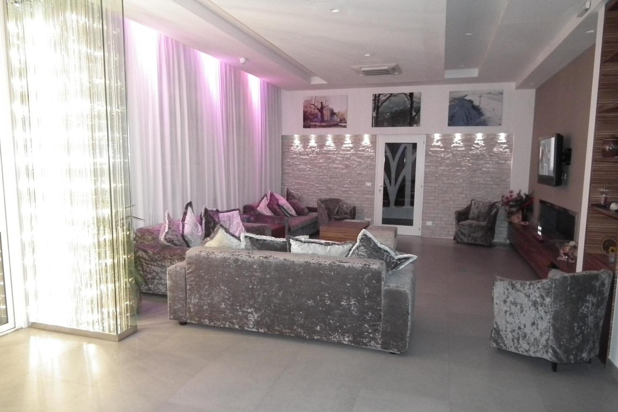 Hotel Montepizzo Lizzano In Belvedere Bagian luar foto